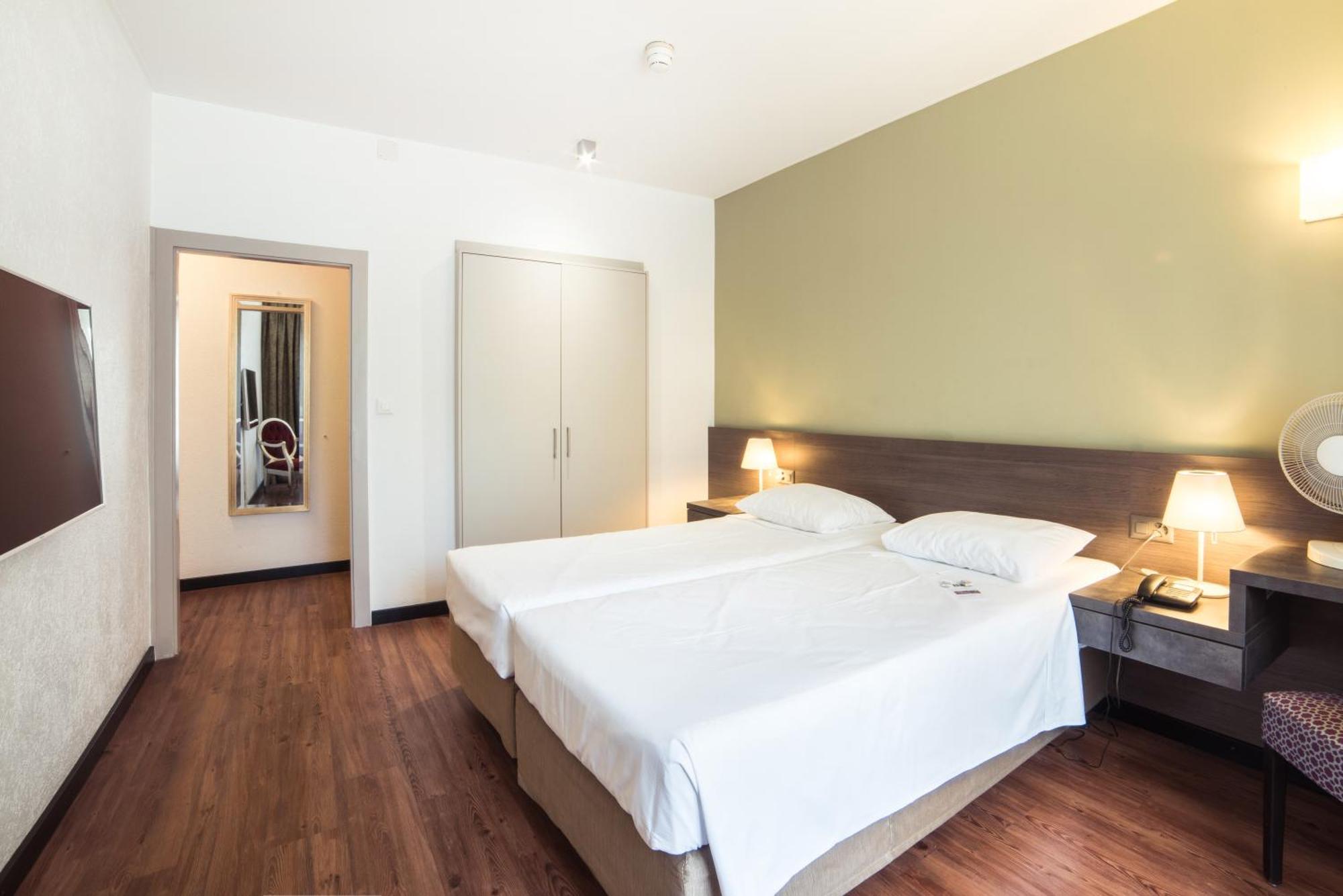 Hotel Montana Genebra Quarto foto